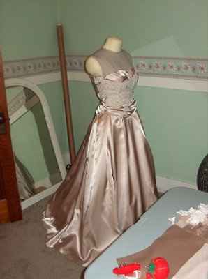DIY Dress!! OMG it's starting to look like a wedding gown! Woo Hoo (pics)