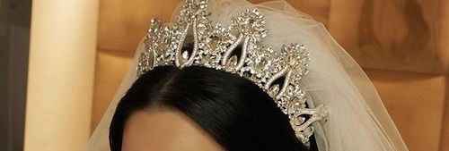 but stylist will be bringing a crown for me to wear with my veil