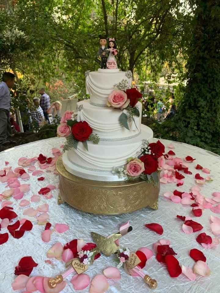 cake with custom cake knifes :)