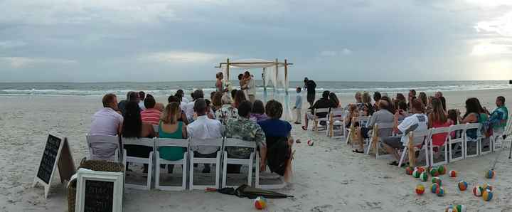 We're finally BAM!!!! with non-pro pics from our beach wedding! :) (Pic heavy!)