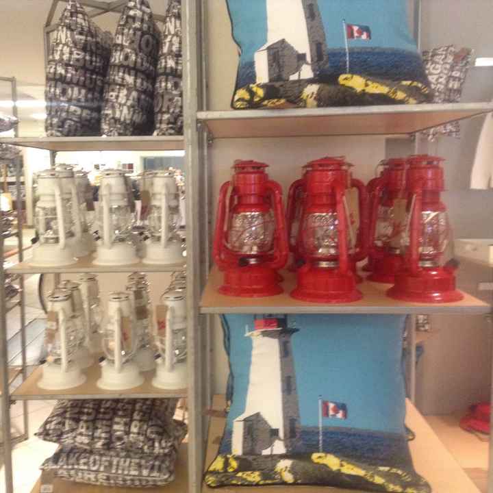 What Decor Besides Flowers/Candles?