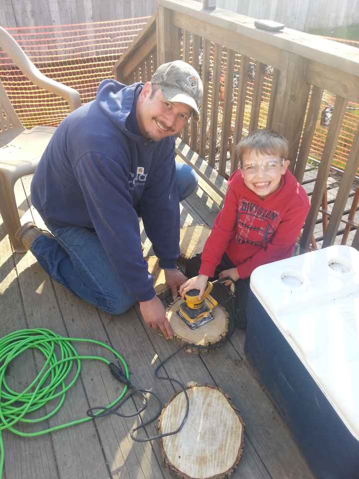 My 2 cuties helping with the centerpieces (with pic)