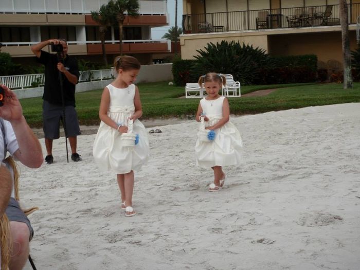 We're finally BAM!!!! with non-pro pics from our beach wedding! :) (Pic heavy!)