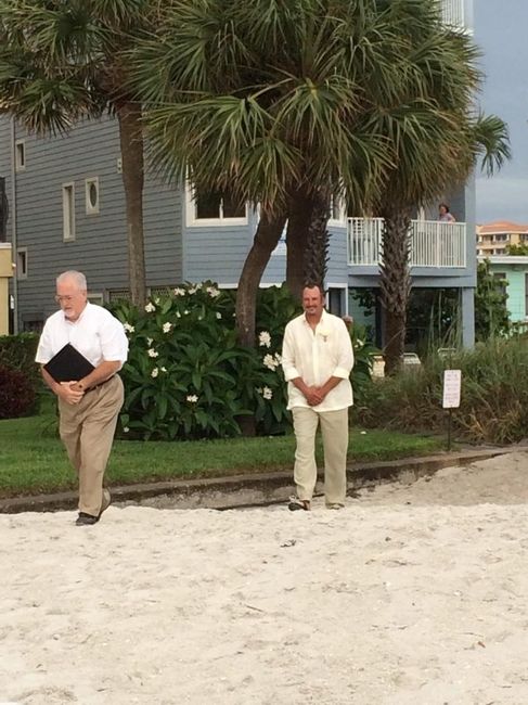 We're finally BAM!!!! with non-pro pics from our beach wedding! :) (Pic heavy!)