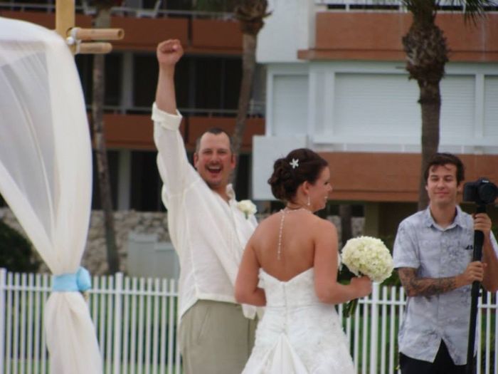 We're finally BAM!!!! with non-pro pics from our beach wedding! :) (Pic heavy!)