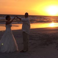We're finally BAM!!!! with non-pro pics from our beach wedding! :) (Pic heavy!)