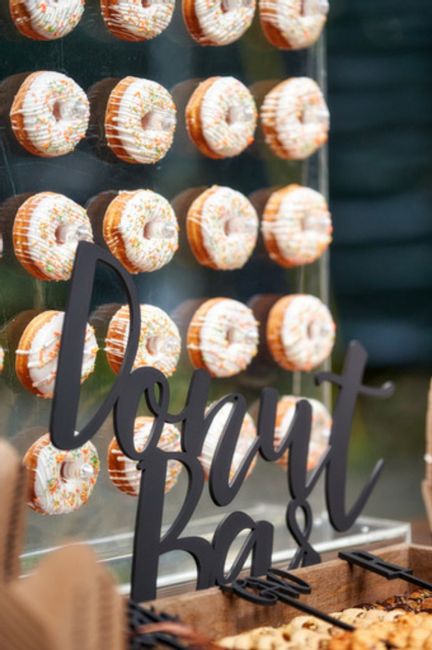 Who was surprised on their wedding decorations? 8