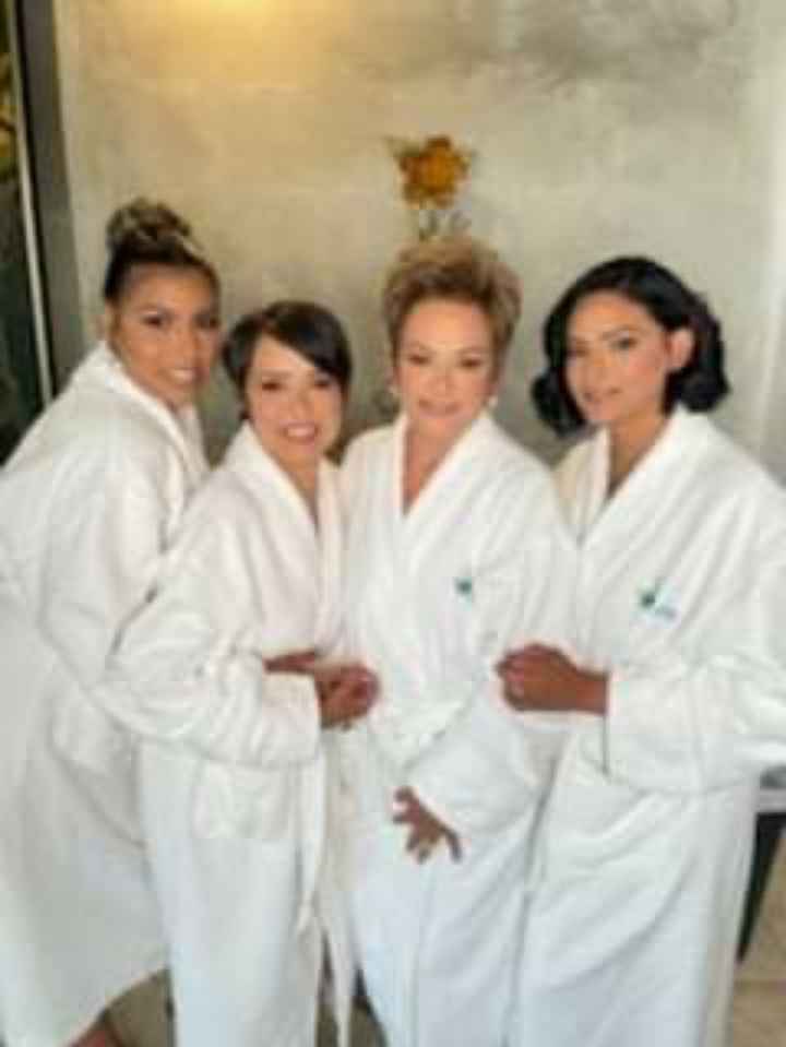 Who was surprised on their wedding decorations? - 3