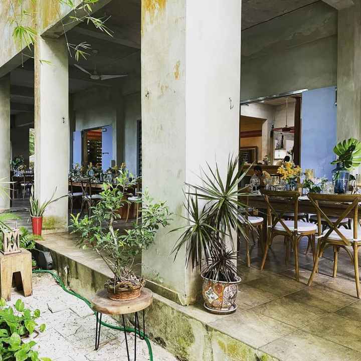 Who was surprised on their wedding decorations? - 5