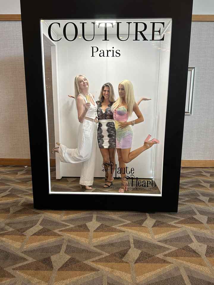 Does anyone know where i can rent a Magazine box photo booth? - 1