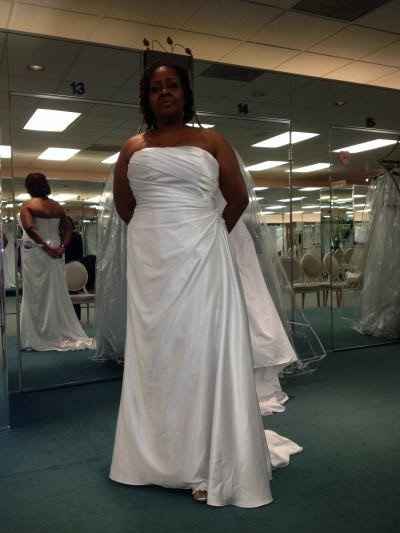 Plus size or full figured brides, let's see those gowns!