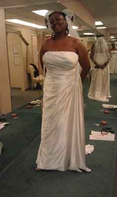 Show us your wedding dress!!!!!!