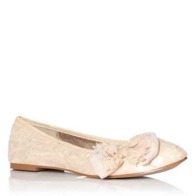 Cute flats anyone??? I am 5'7 and FH is 5'9