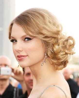 WEDDING HAIR? How are you doing your hair the day of?