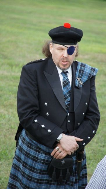 show me your kilted wedding pictures :)