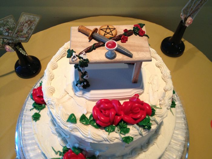 WHAT IS YOUR CAKE TOPPER?