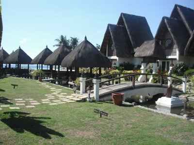 I'm having my wedding in the Philippines...there's over a 1000 people invited...I'm way in over my h