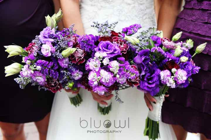 What color flowers to go with lapis (dark purple) dresses?