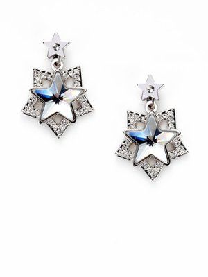 Who was looking for star-shaped jewelry?