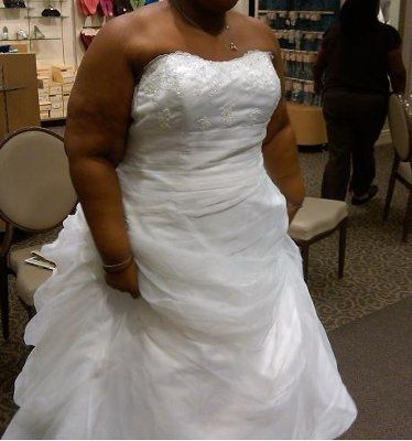 Dai & Sha Go To David's Bridal (pics)