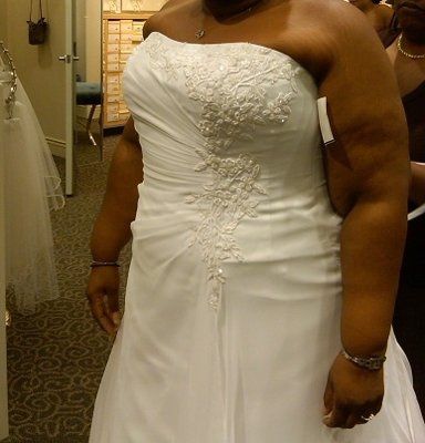 Dai & Sha Go To David's Bridal (pics)