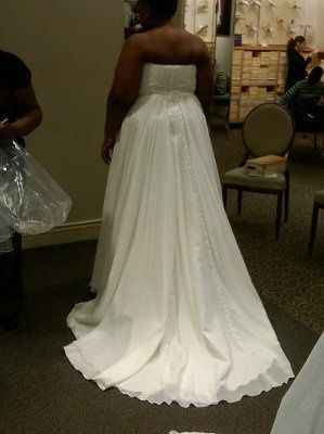 Short brides that have/have tried on dresses...........