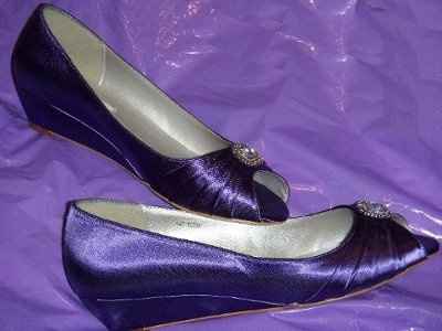 I've got..... SHOES!!! ~finally~ and they are not high heels! (pic)