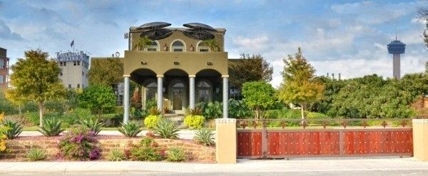 What type of venue are you getting married at? Pics
