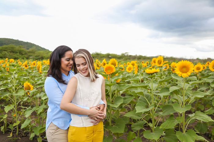 Drop an Engagement Pic with your Date & venue location - 1
