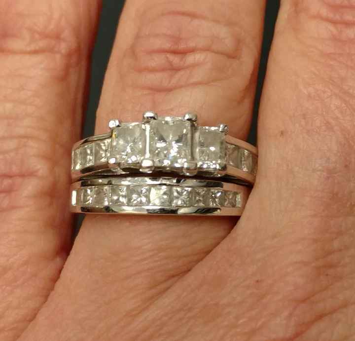 Twist on the ol' Ring Pics!