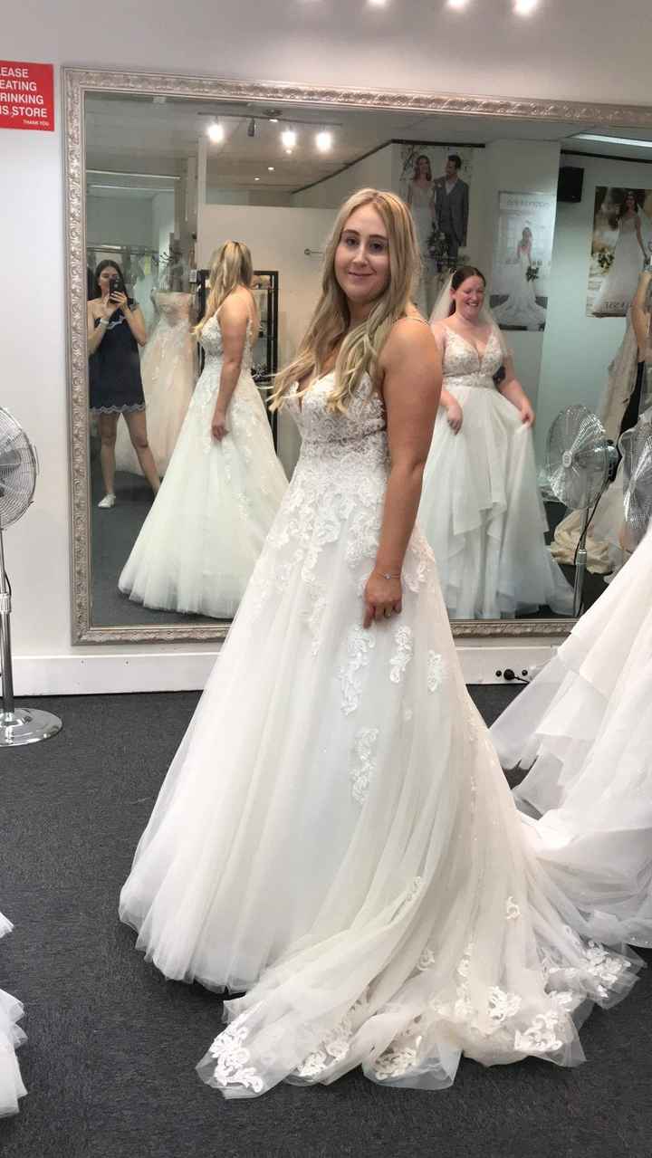 wedding dress side/front