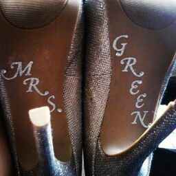 The Anti-DIY Bride finally did it .....