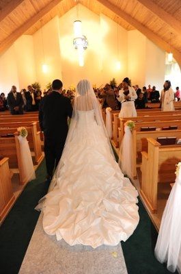 Thoughts about very young (under 23) brides? Wanna share ideas?