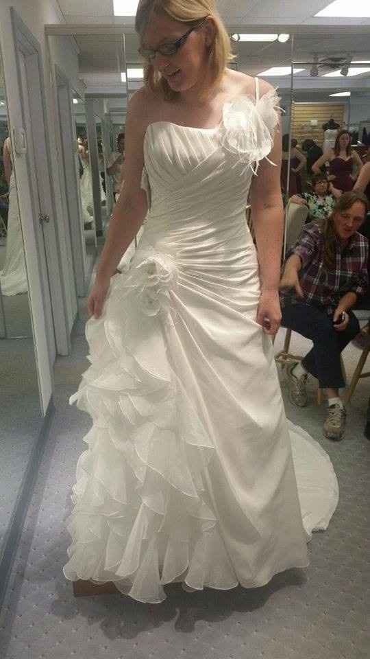 Headpiece, tiara, or comb for the veil?