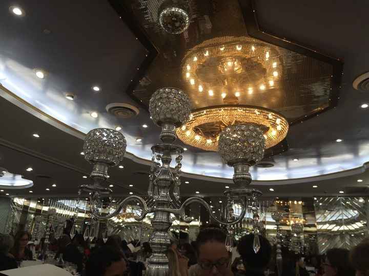 Centerpiece decorating block