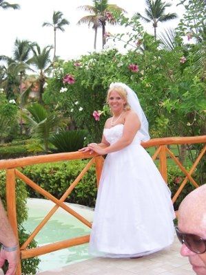 wedding dresses!!! let's see them, ladies!