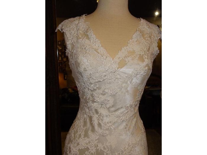I just picked up my dress today and I've just realized there is no way I can wear this without a nor