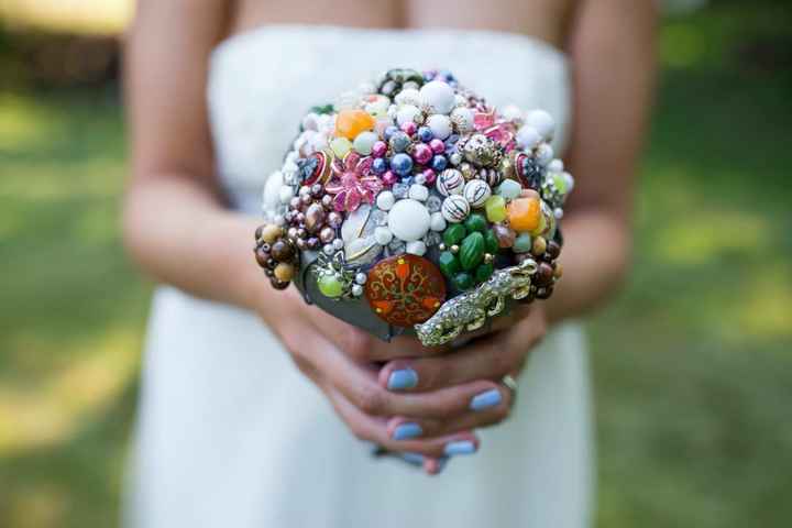 Brooch bouqet