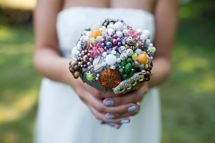 Brooch bouqet