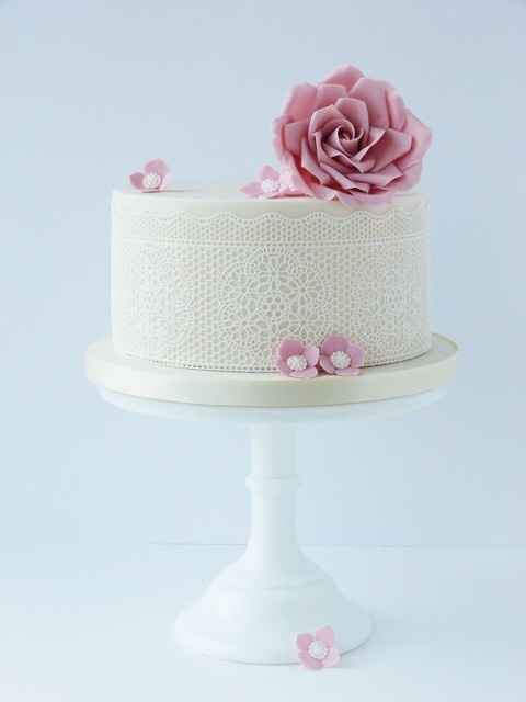 cutting cake