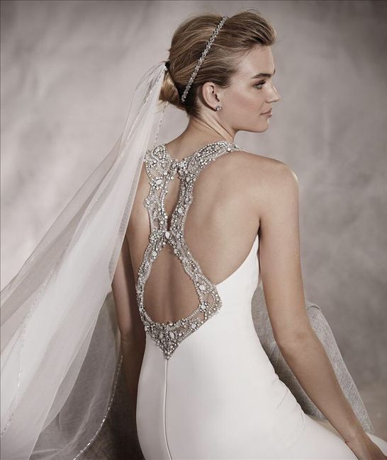 Does your wedding dress have lace, beading, or both? 8