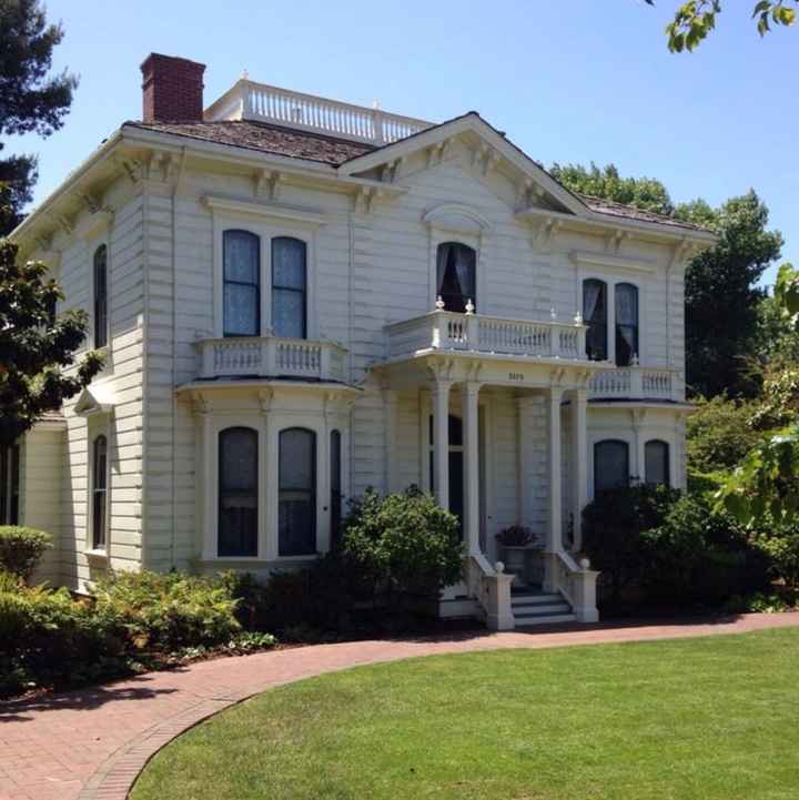 What things did you buy first for your wedding? - 1