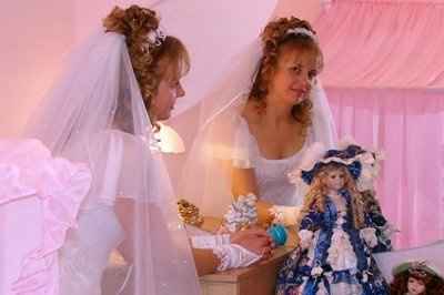 Im just wondering what did or how are you doing your hair for your wedding day?