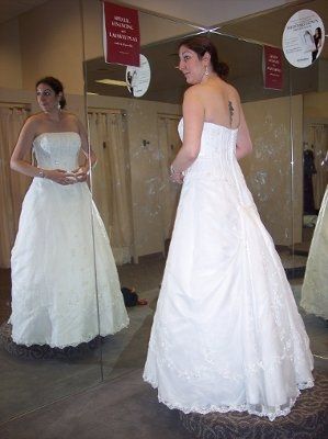 What does your dress look like? Post pics or give style number. I want to know what the trend is!