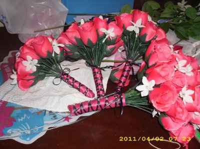 Re-did my bouquets today...SHOUT OUT TO SAMAZING !!! **pics**
