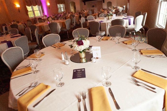 Subtle or statement centerpieces? - 1