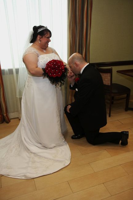 I'm craving wedding!!! Share with me your wedding pics!! please....