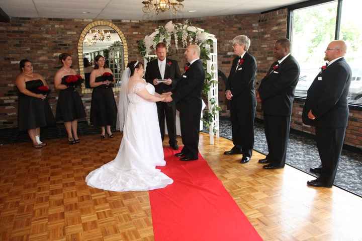 I'm craving wedding!!! Share with me your wedding pics!! please....