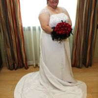 Who all is doing a second dress/reception dress?