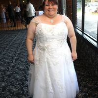 Who all is doing a second dress/reception dress?